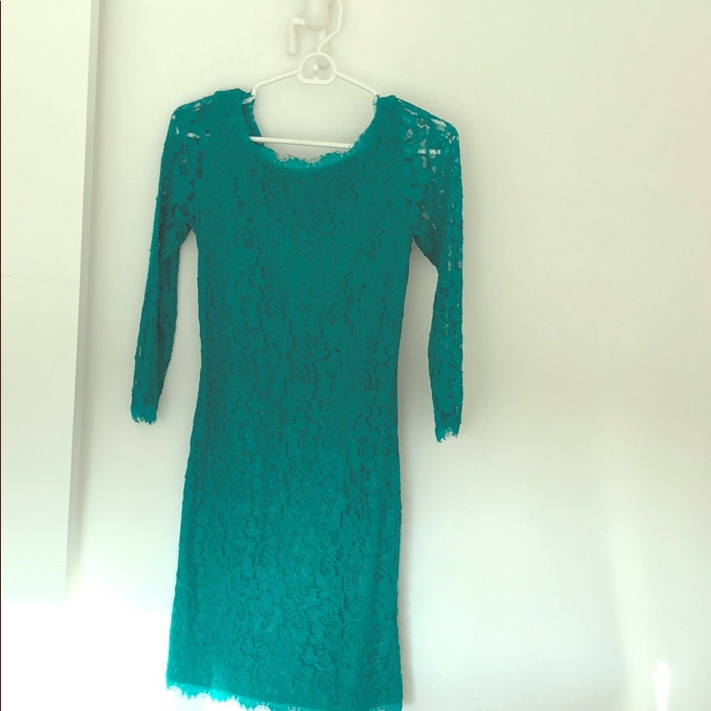 DVF lace cocktail dress (3/4 sleeve)